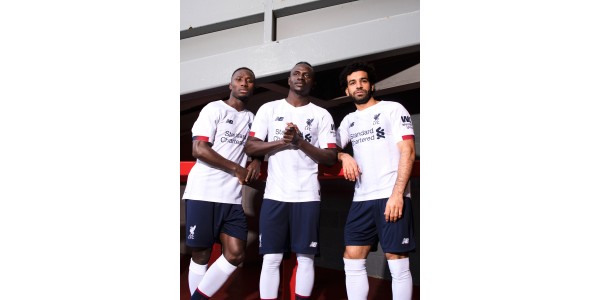 Liverpool fora de 2019-20 nova temporada camisola